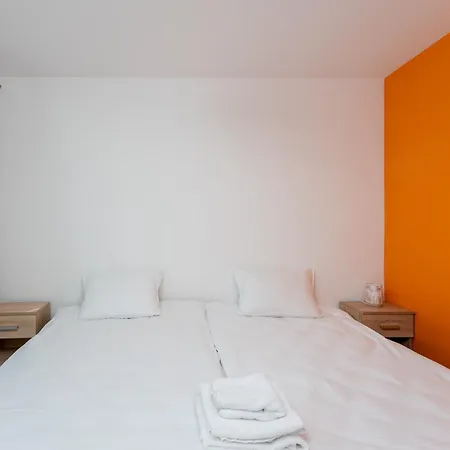 Apartment Riverside Comfort By Bookinghost *