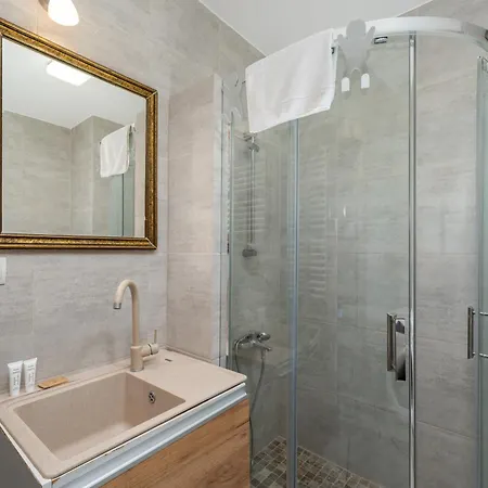 Riverside Comfort By Bookinghost